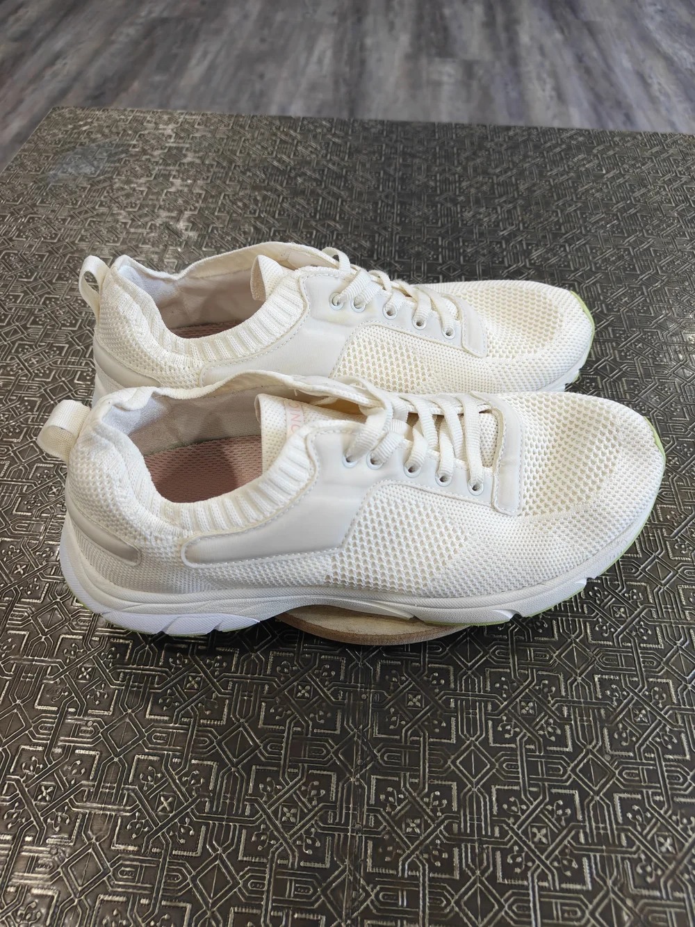 Vionic Endure Athletic Shoes In Marshmallow Color Size 9.5